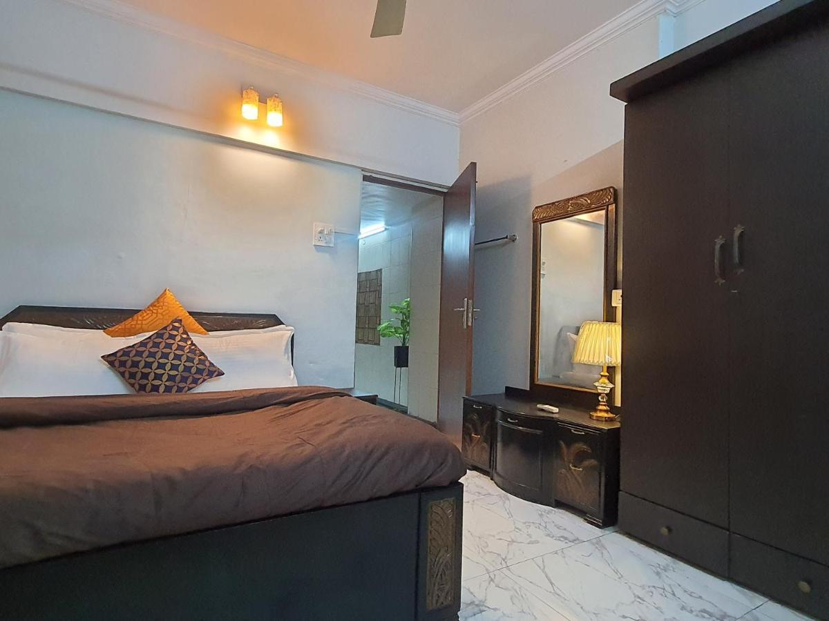 Osi Perry Cross Bandra West * Mumbai
